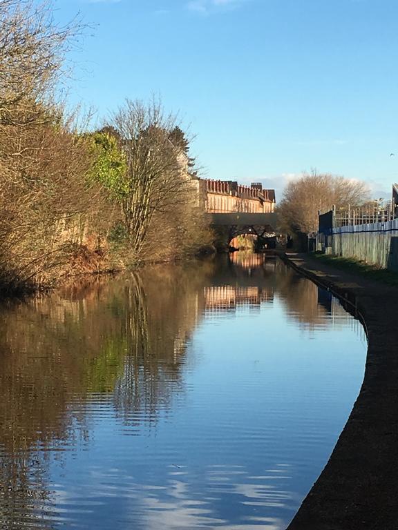 Canal View Homestay Coventry Dış mekan fotoğraf